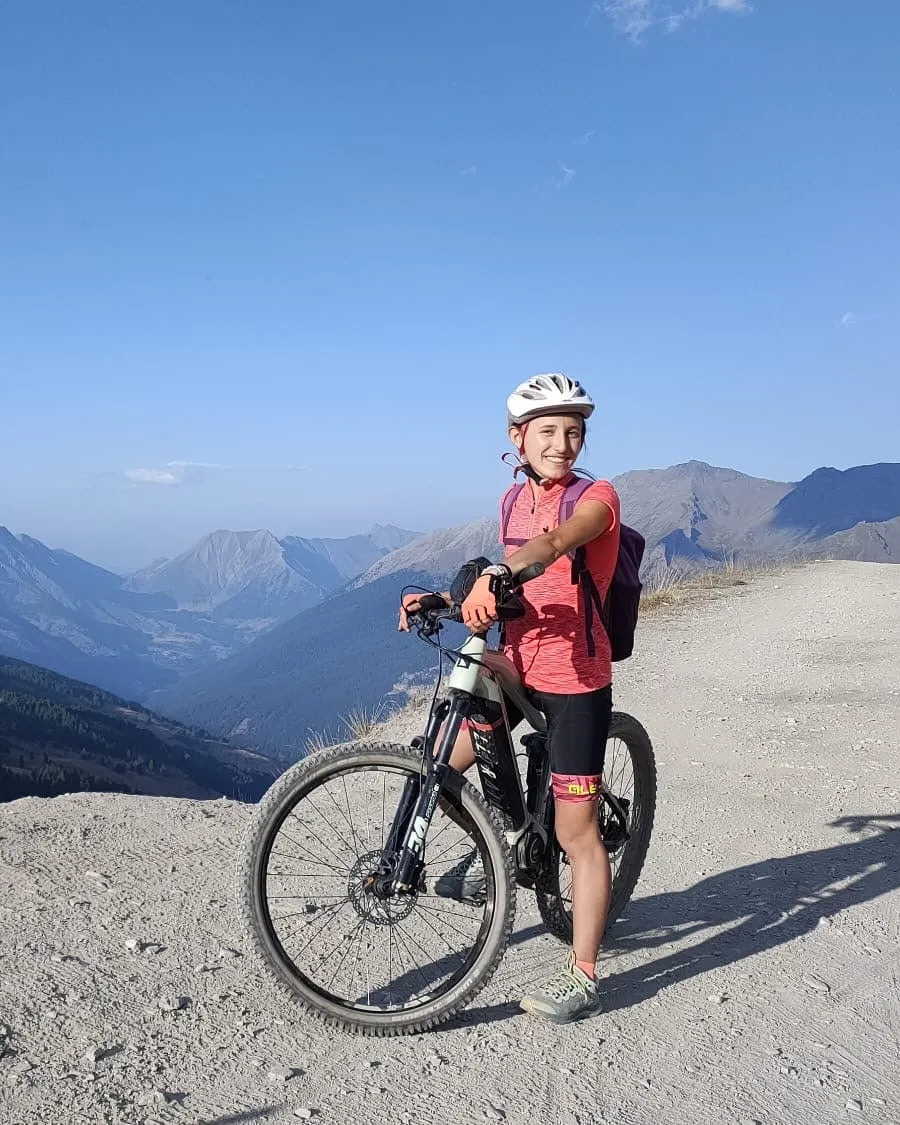 In mountain bike sui sentieri in quota di Sestriere